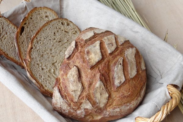 faux pain en résine factice alimentaire créé à la main