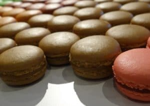 macarons factices chocolat