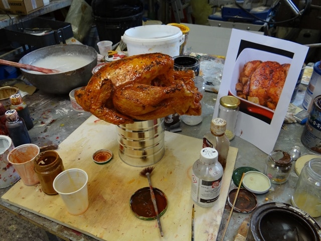 faux poulet réalisé par l'atelier Cobalt Fx - spécialiste du factice alimentaire haut de gamme
