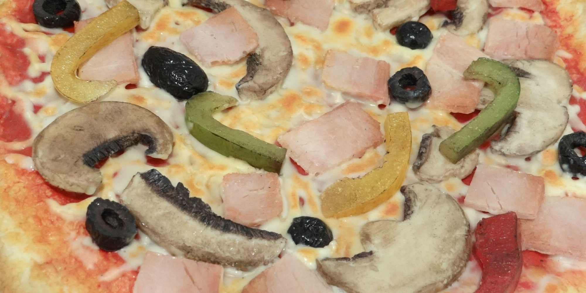 découvrez le détail des éléments qui composent la pizza factice