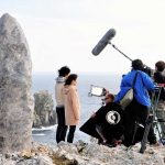 création et sculpture d'un décor de menhir pour le cinema lors d'un tournage films en bretagne