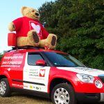 sculpture de nounours en peluche géant pour vehicule du tour de France cycliste