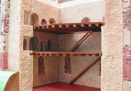 création d'une maquette en résine pour reconstituer le donjon du chateau de sainte suzanne