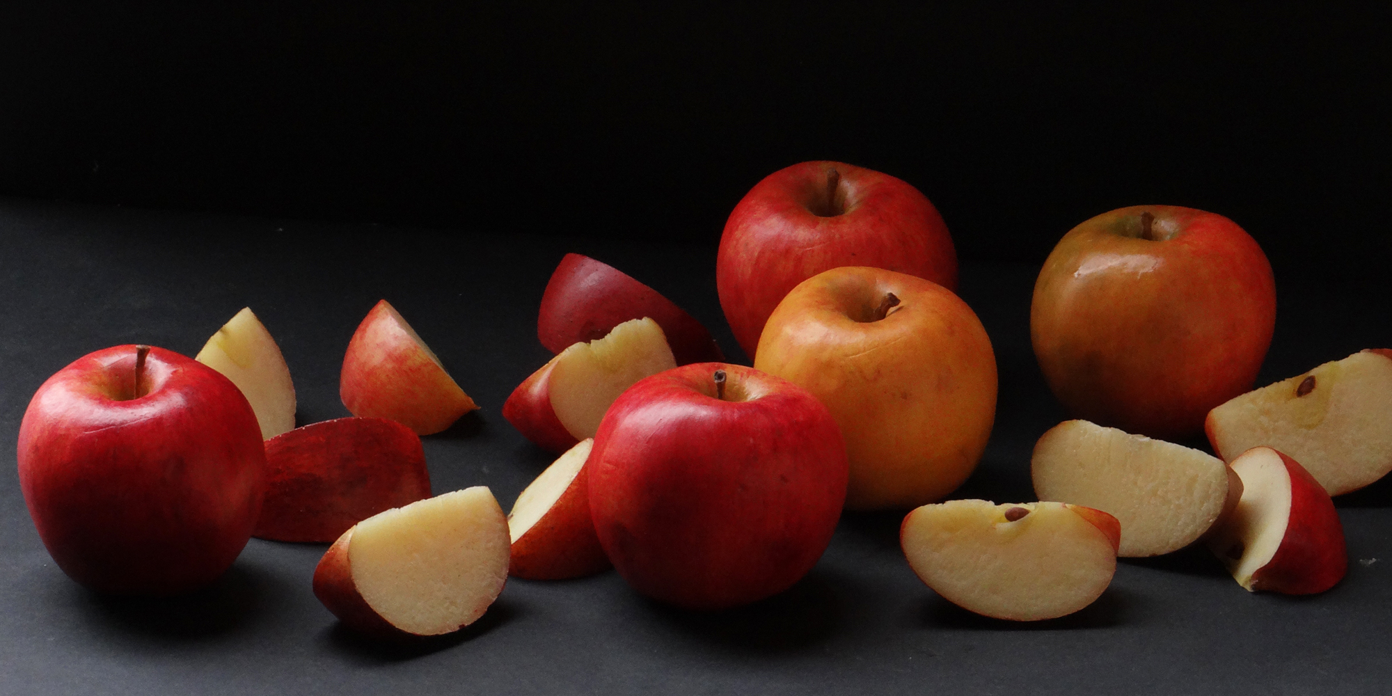 Pommes en factice alimentaire ultra réaliste avec effet trompe l'oeil réalisés sur-mesure par l'Atelier Cobalt Fx