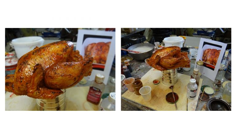 viande factice alimentaire de poulet en résine en cours de finition à l'atelier Cobalt Fx
