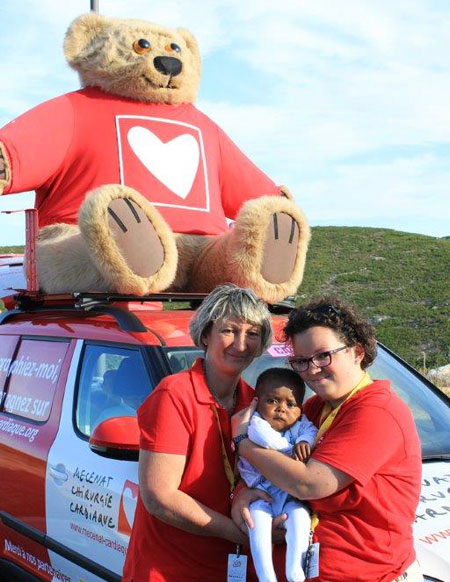 sculpture d'un décor de nounours géant pour décor de voiture de la caravane du tour de France pour crowdfunding association MCC