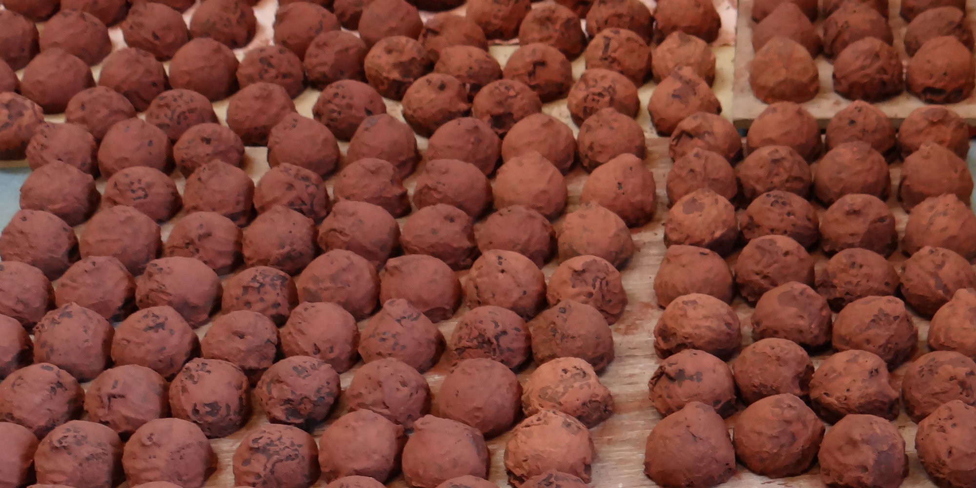 production de truffes en chocolat factices alimentaires