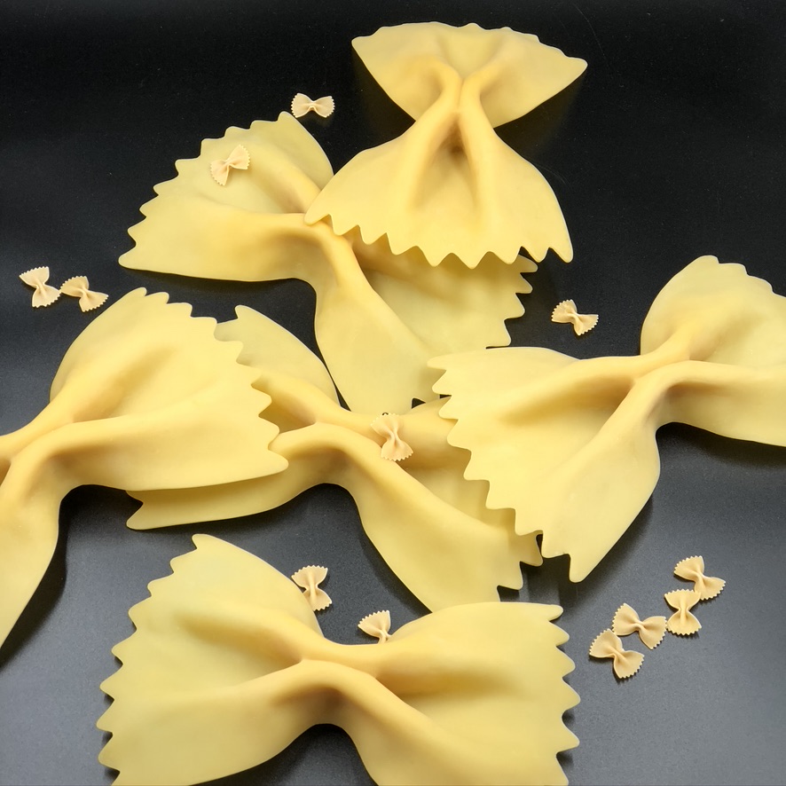 pâte factice farfalle surdimensionnées